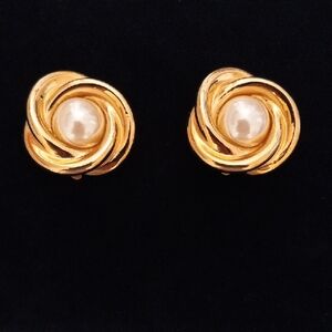 ST JOHN Vintage Gold-tone Knot Earrings with Faux Pearl Center
